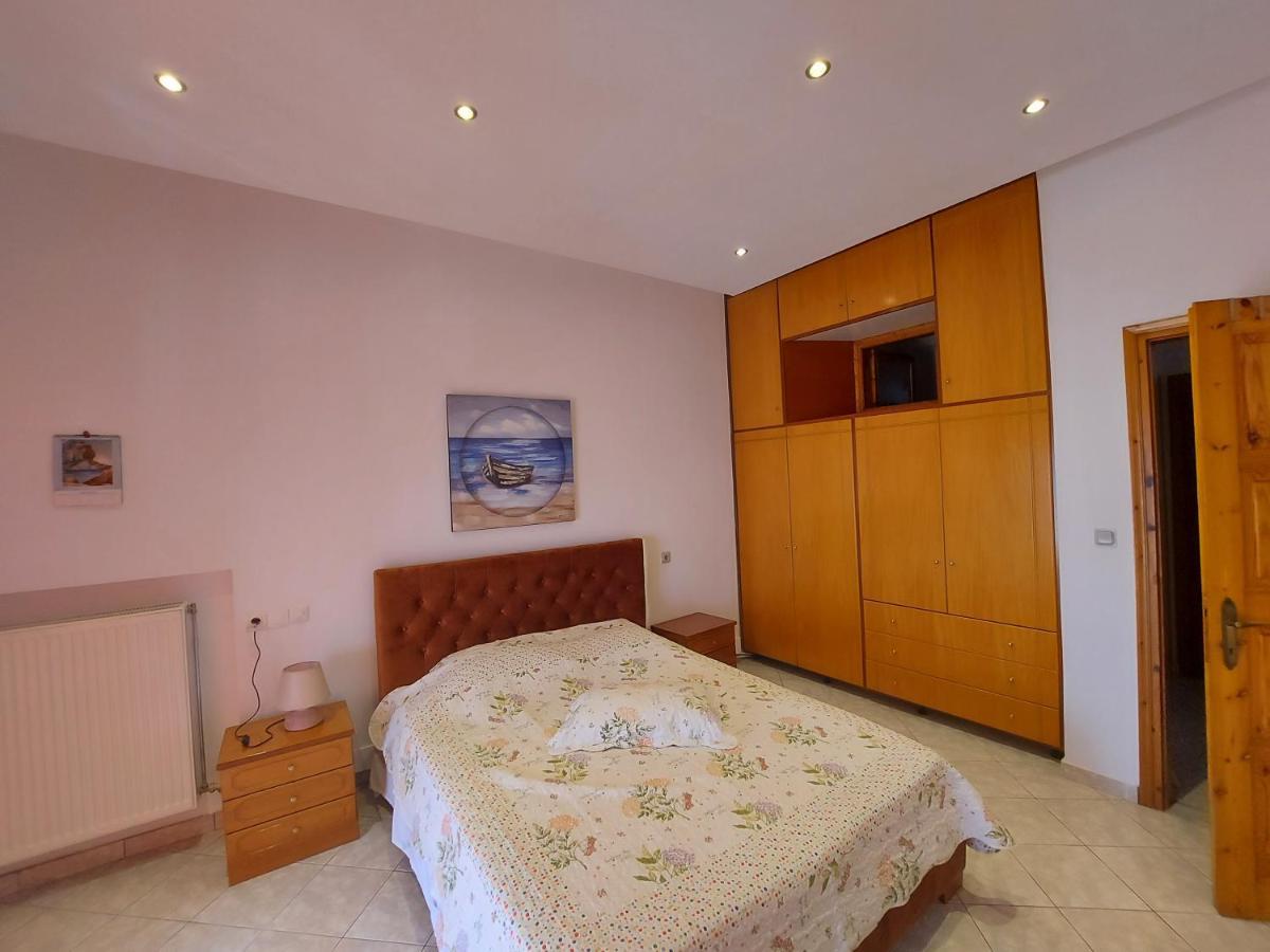 George'S Apartment Loutraki  Esterno foto