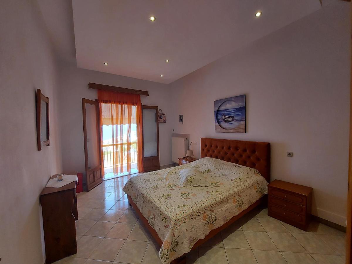 George'S Apartment Loutraki  Esterno foto