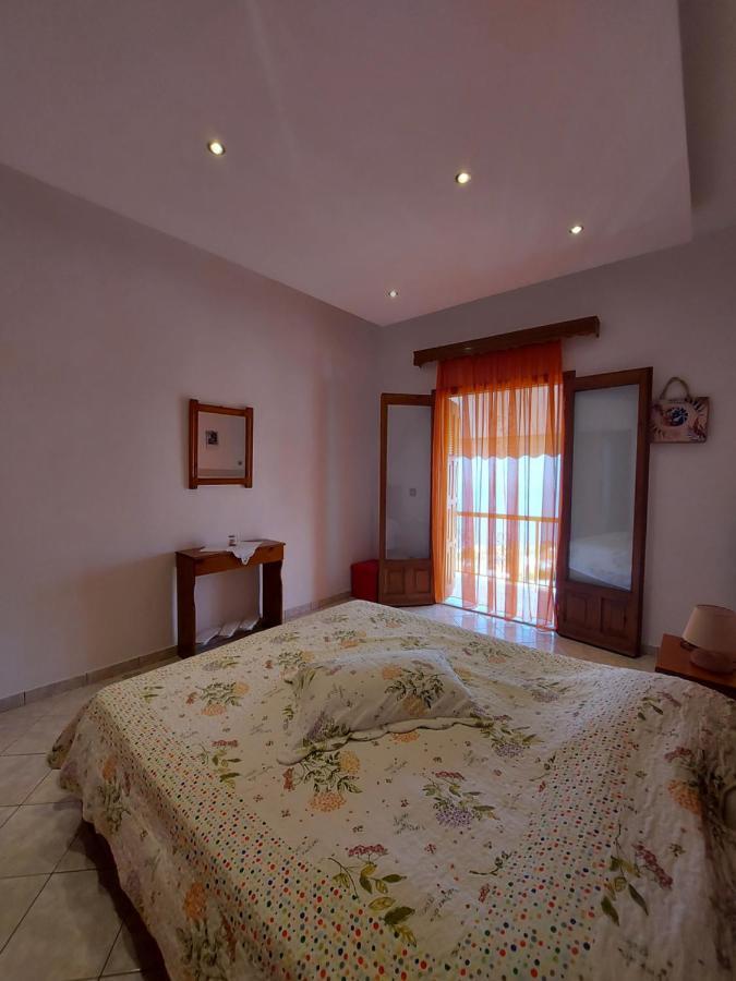 George'S Apartment Loutraki  Esterno foto