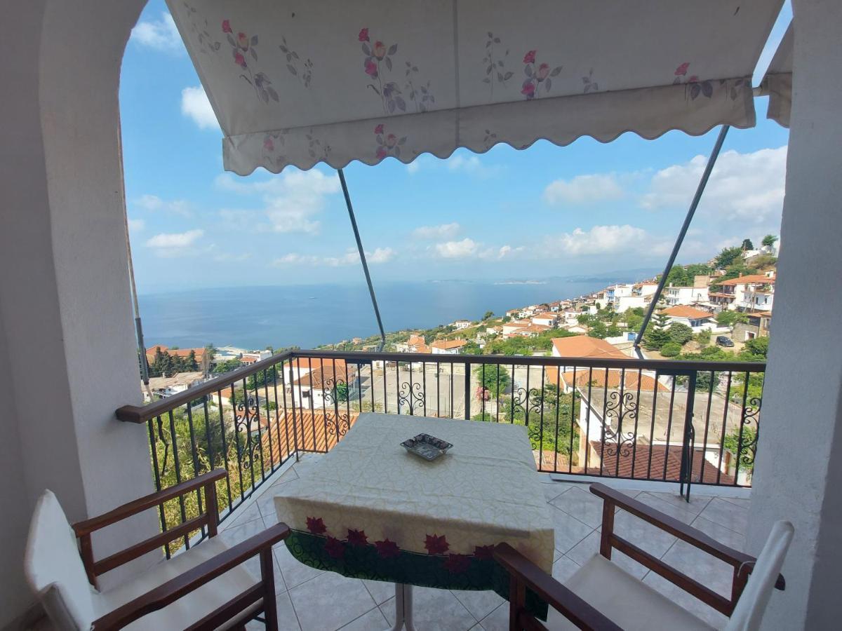 George'S Apartment Loutraki  Esterno foto